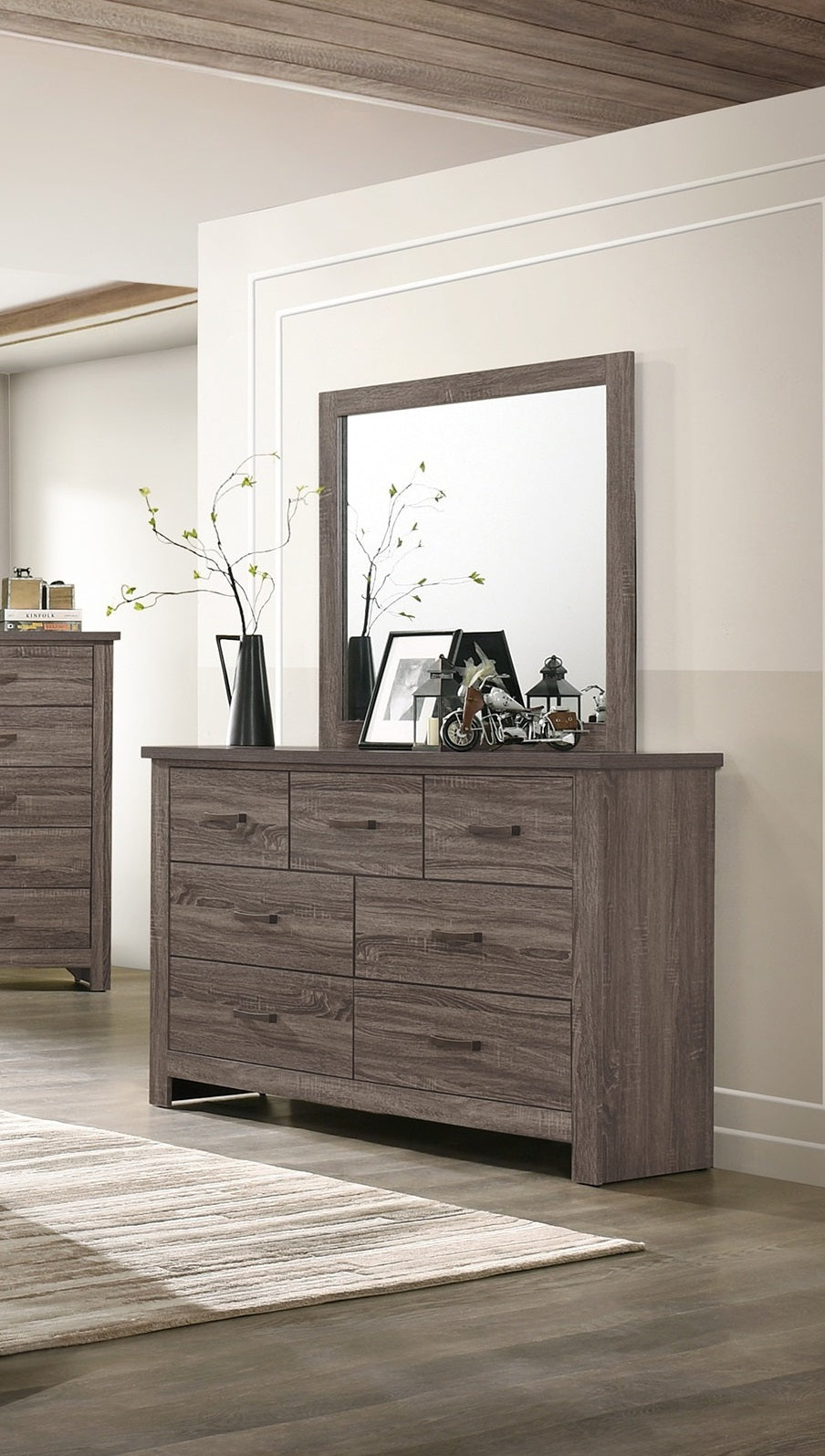 Elegant Wooden Dresser with Ample Storage for Stylish Bedrooms
