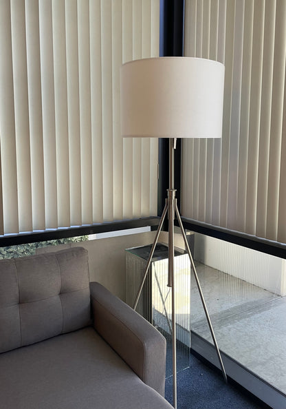 58" - 72"H Adjustable Tripod Floor w/ KD Shade (1PCS/CTN)   (1.78/9.9)