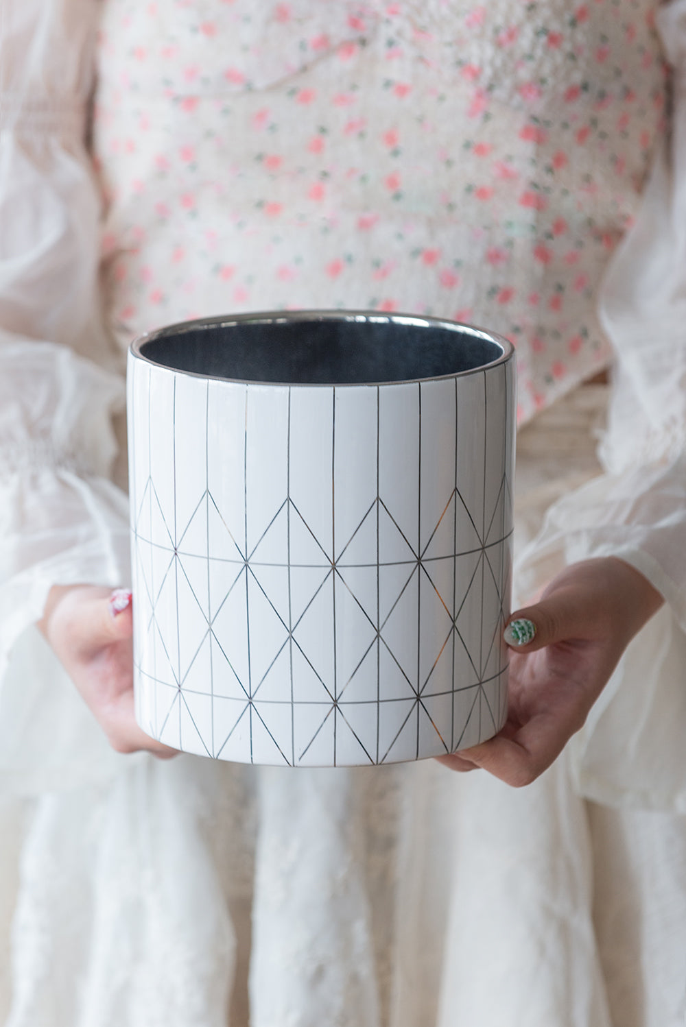 Ceramic Planter, Cylindrical 6.3 in, Diamond Pattern, Modern Tabletop Plant Pot, 2.2 lb, White + Silver