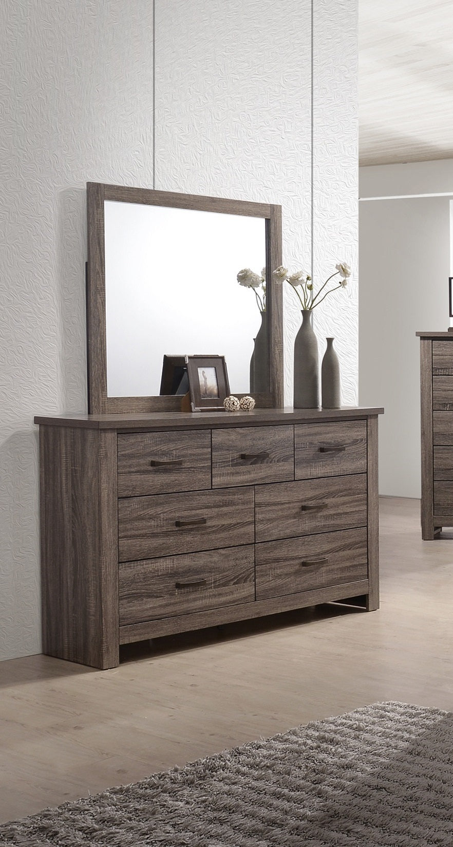 Elegant Wooden Dresser with Ample Storage for Stylish Bedrooms