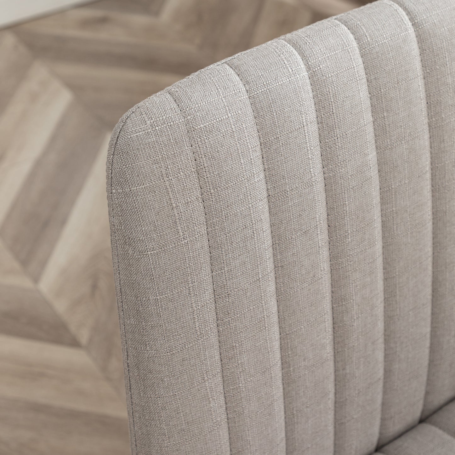 Contemporary Masar Swivel Office Chair with Adjustable Height