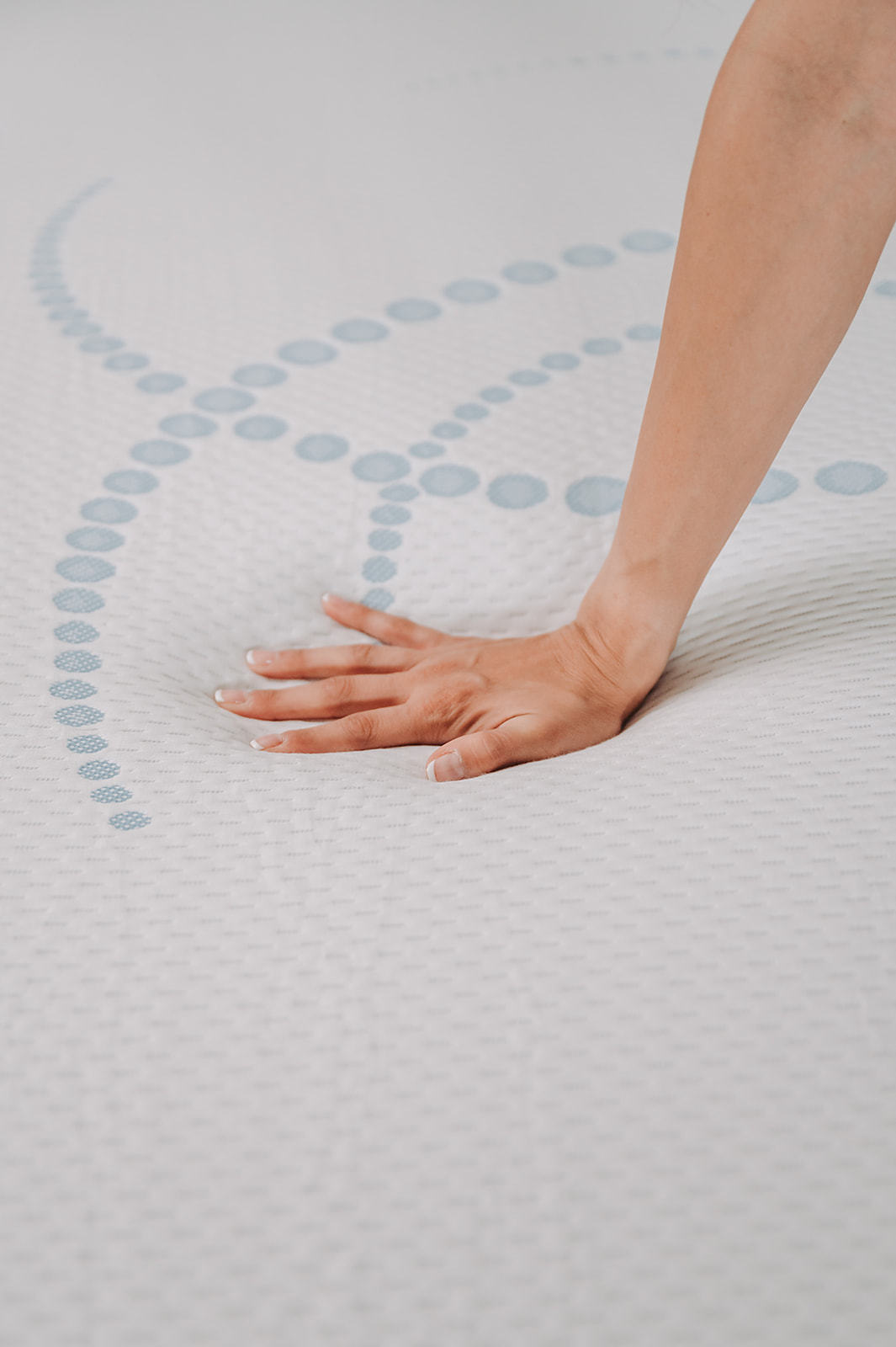 Omne 8-Inch Multicolor Memory Foam Mattress Full Size with Pressure Sensitive Technology