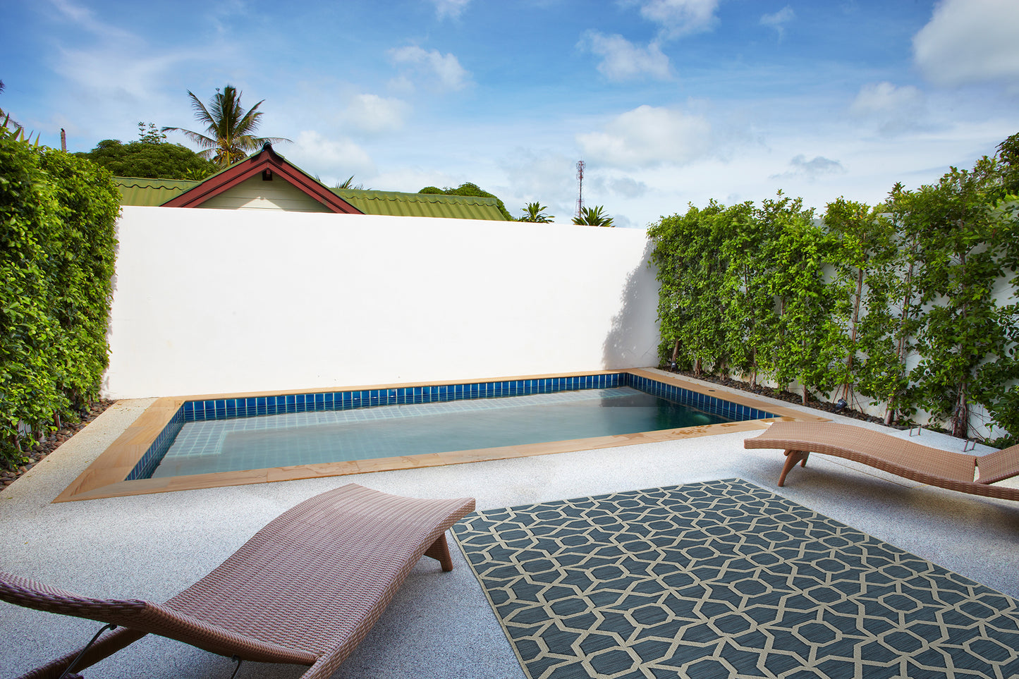 Rectangle Area Rug, 7'10" x 10', Power-Loomed Contemporary Textured High-Low Polypropylene, Blue