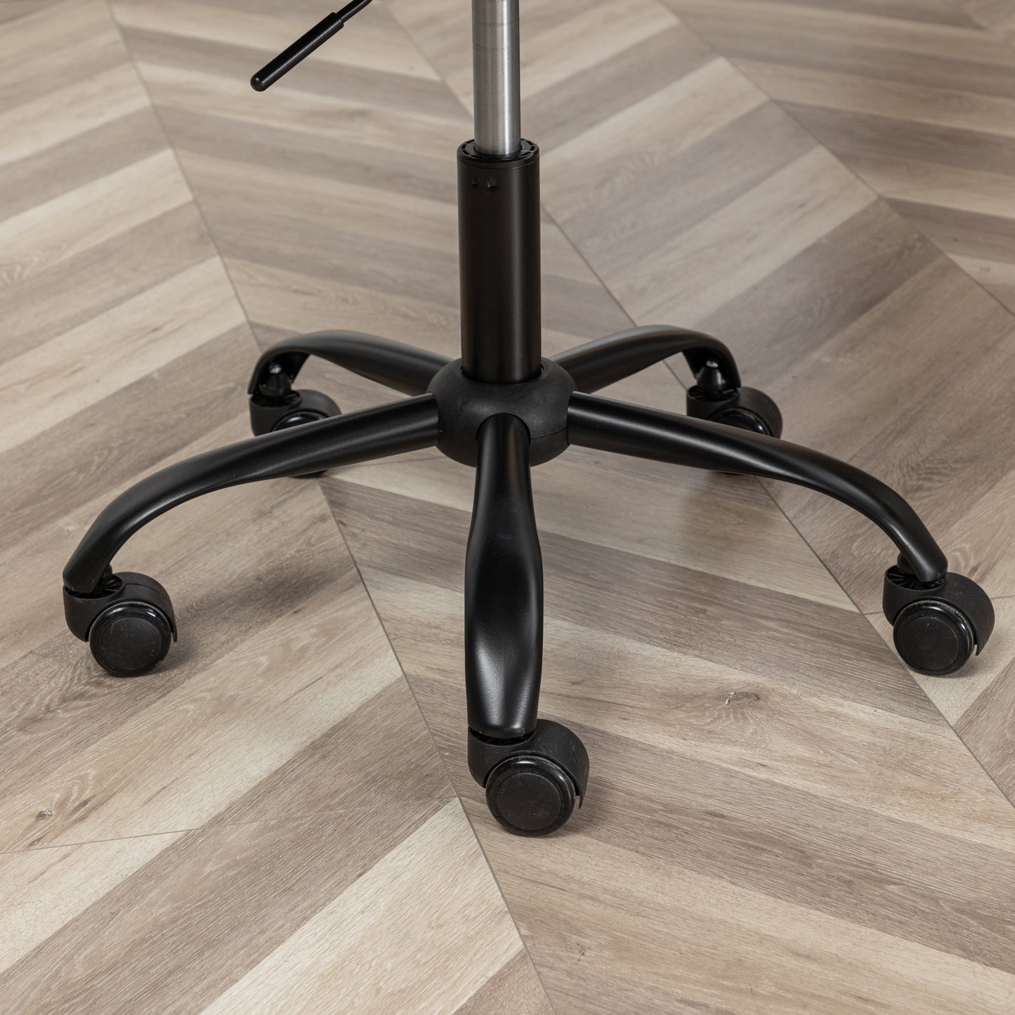 Contemporary Masar Swivel Office Chair with Adjustable Height