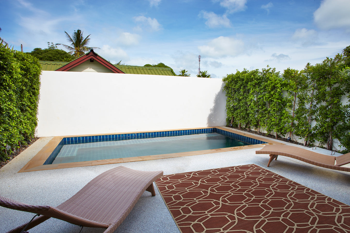 2' x 3' Indoor/Outdoor Rectangle Rug, High-Low Loop Texture, Polypropylene, Fade Resistant Geometric Red