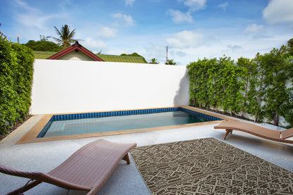 2' x 3' Indoor/Outdoor Throw Rug, Polypropylene, High-Low Textured, Contemporary Geometric, Chocolate